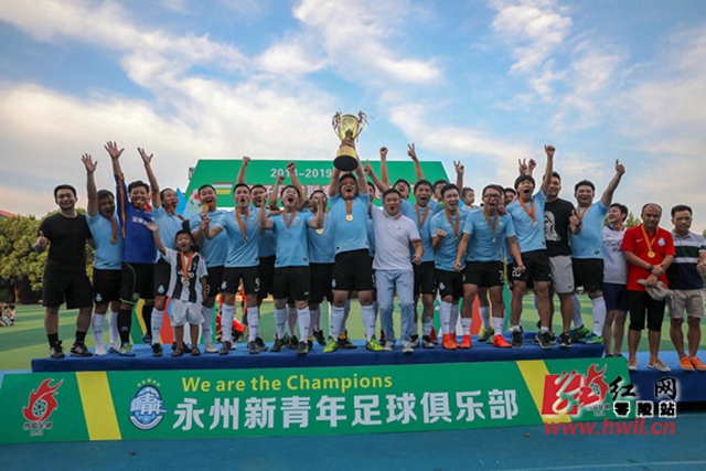 哈格里夫斯：琼斯的场上位置有点靠后