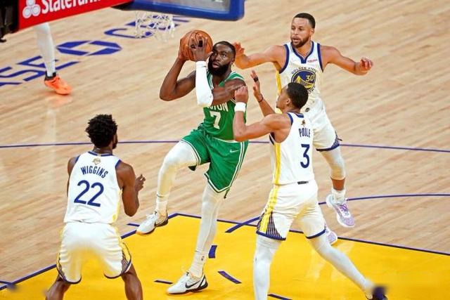 英超夺冠赔率:红军受阻仍领跑 曼城1赔101掉队